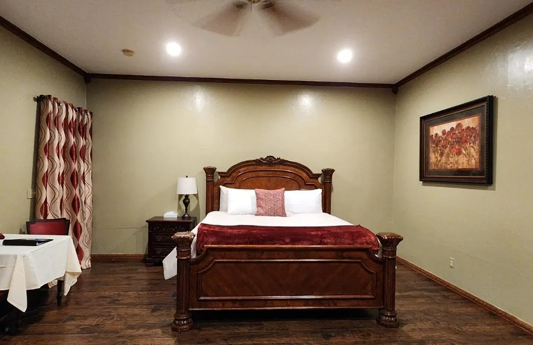 The Whispering Pines Inn-1
